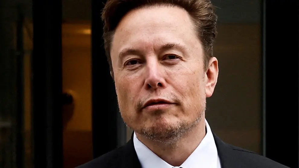 Elon Musk,-min