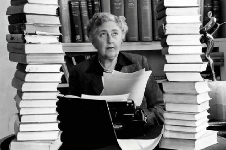 Agatha Cristy-min