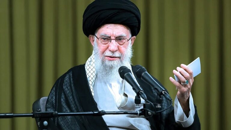 Jamenei comenta que los manifestantes deben ser puestos en su sitio-min