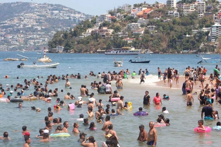 Playas de Acapulco. Lleno total (1)