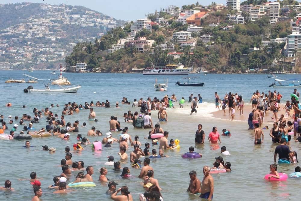 Playas de Acapulco. Lleno total (1)