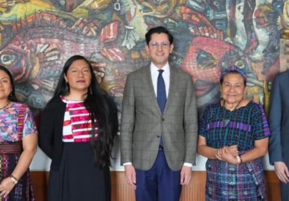 Rigoberta Menchu recibe nombramiento de SRE (1)